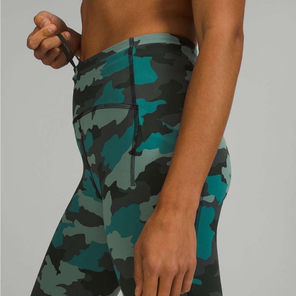 Lululemon Swift Speed High-Rise Tight 25"
Camo Tidewater Teal Size 2 - Picture 9 of 11